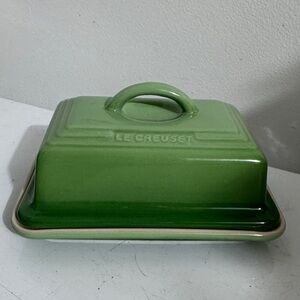 Le Creuset Green Stoneware Butter Dish Bamboo Rosemary 5” x 3.5”